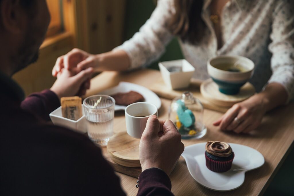 Erfahren Sie, wie Diskretion bei Escort-Dates gewährleistet wird und wie Sie als Gast Ihre Privatsphäre schützen können. Tipps für ein sicheres, ungestörtes und stilvolles Escort-Erlebnis.