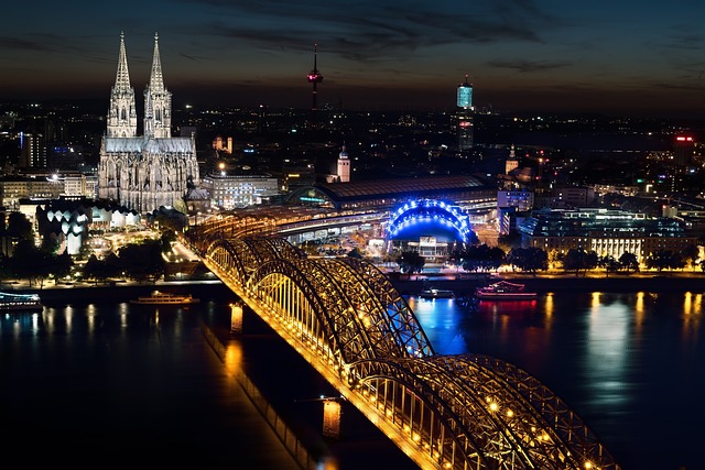 Erleben Sie ein magisches Escort Date beim Lichterfest Köln am 10. Oktober 2025 – beleuchteter Rhein, festliche Stimmung und stilvolle Begleitung.