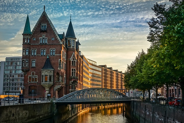 Erleben Sie ein dynamisches Escort Date beim Hamburg Marathon 2025 am 13. Oktober – sportliche Atmosphäre, urbane Highlights und stilvolle Begleitung.